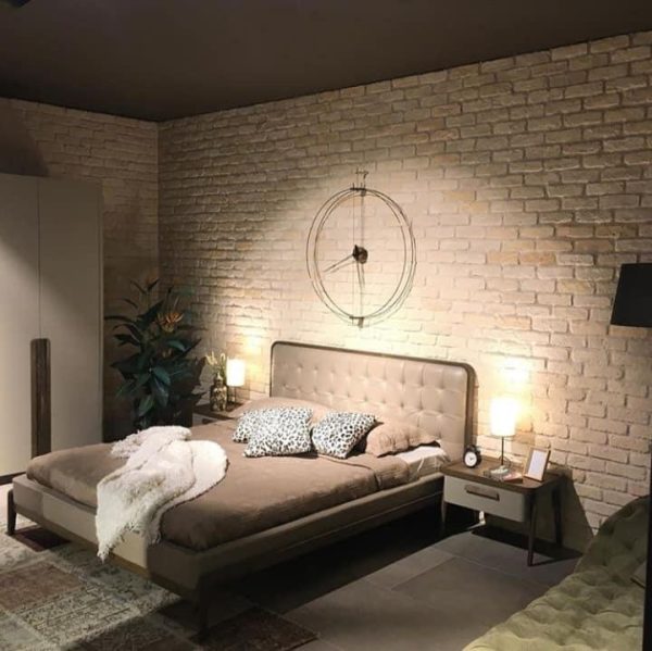 Barok Tuğla Krem Modeli Yatak Odası Tuğla Duvar Kaplama Uygulaması