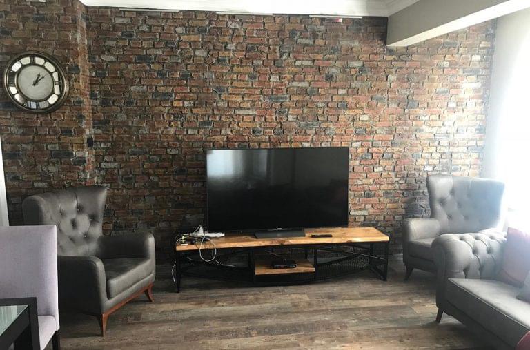 Plazma Tv Ünitesi Arkası Taş Dekorasyonu Tuğla Duvar Panelleri